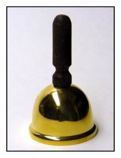 Zvoneček - průměr 42 mm. Mosaz a mořené dřevo.